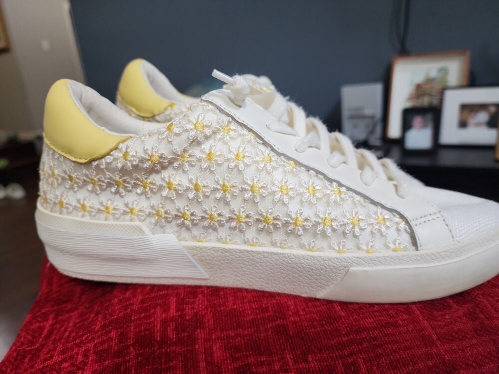 Dolce Vita Zina White Floral Yellow Eyelet Lace up Slip On Sneakers sz 8 SWEET!